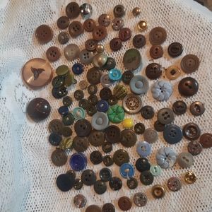 100+ Vintage sewing buttons